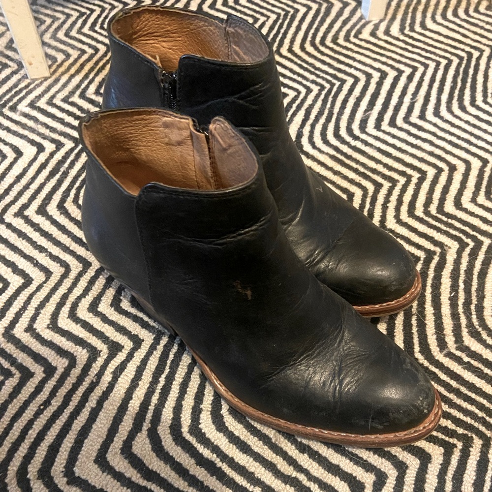 Adelante leather booties
